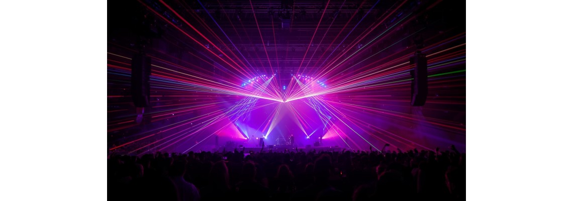 Laser show interattivi: come integrarli in un evento