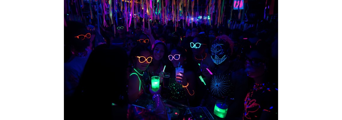Come creare un’atmosfera fluo in una festa privata