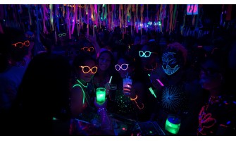 Come creare un’atmosfera fluo in una festa privata