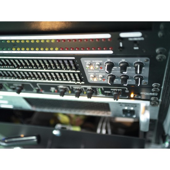 Amplificatore Professionale Class-D 2.1 OMNITRONIC A-3603, Potenza 3600W per Eventi e Locali