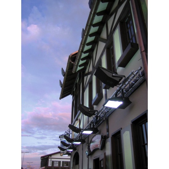 EUROLITE Proiettore LED da Esterno 150W WFL Argento - Illumina con Stile e Efficienza