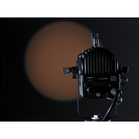 EUROLITE LED PFE-20 WW: Spot Profilato Nero con LED COB 20W per Illuminazione Scenografica