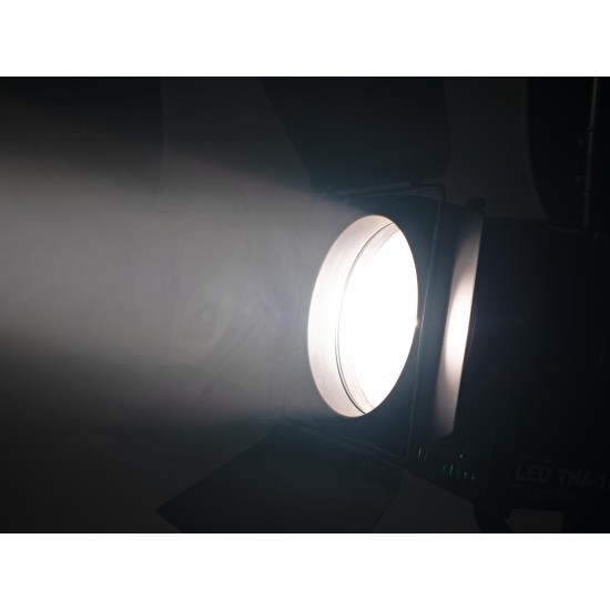 EUROLITE LED THA-150F: Proiettore Fresnel per Illuminazione Teatrale con Zoom Motorizzato