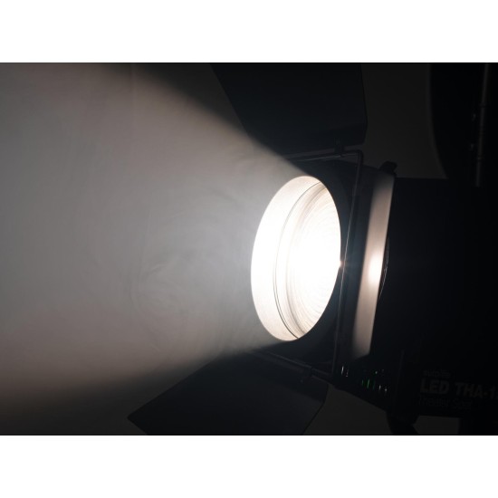 EUROLITE LED THA-150F: Proiettore Fresnel per Illuminazione Teatrale con Zoom Motorizzato