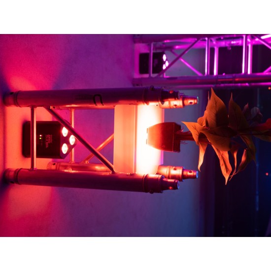 EUROLITE AKKU TL-3 QCL RGB+UV: Proiettore LED Trusslight a Batteria per Effetti di Luce Professionali