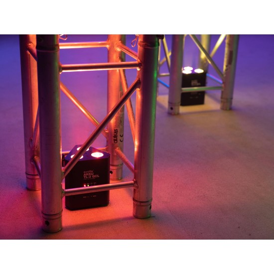 EUROLITE AKKU TL-3 QCL RGB+UV: Proiettore LED Trusslight a Batteria per Effetti di Luce Professionali
