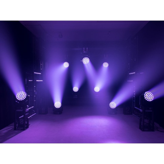 EUROLITE LED TMH-W555: Testa Mobile Wash Zoom RGBW con 37 LED per Effetti Scenografici