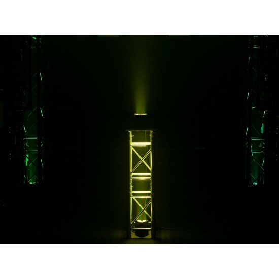 EUROLITE LED IP TL-3 QCL Trusslight RGBW 30W per Illuminazione Scenografica Esterna