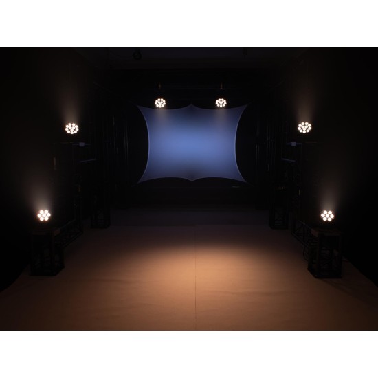 EUROLITE Silent Slim Spot LED 7C-7: Compatto e Silenzioso per Illuminazione Professionale