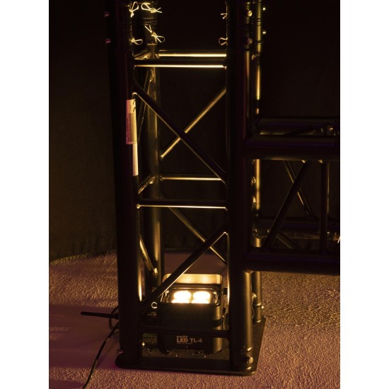 EUROLITE LED TL-4 QCL RGB+UV Trusslight: Luce Scenografica Professionale con Effetti DMX