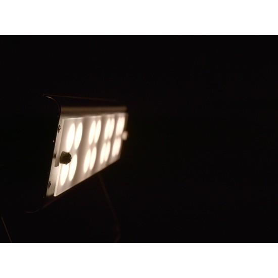 EUROLITE LED Silent Bar: Proiettore LED RGB/WW 16x4W per Illuminazione Scenografica Professionale