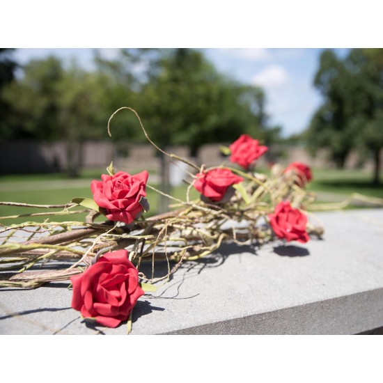 Ghirlanda di Rose EUROPALMS in EVA, Artificiale, Rossa - Alta Qualità per Uso Esterno