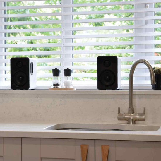 Coppia di Diffusori da Scaffale Bluetooth Attivi Bianchi con Design Moderno e Suono Potente