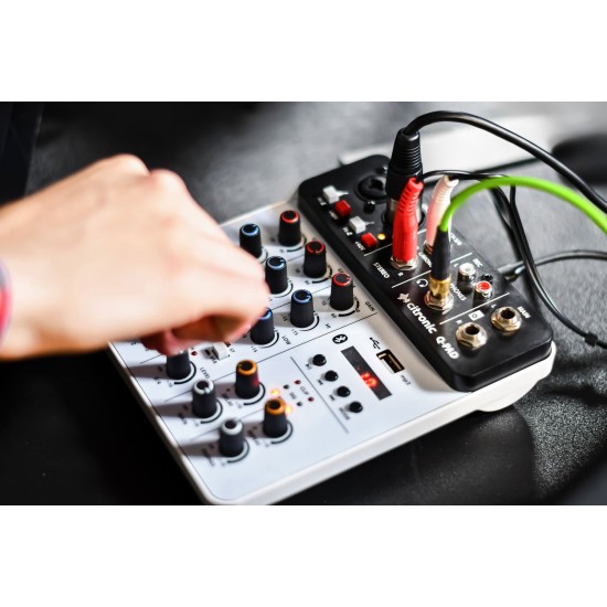 Mixer Compatto Q-PAD con Interfaccia USB/BT/mp3 per Studio e Live