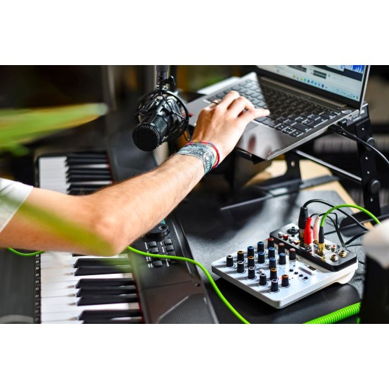 Mixer Compatto Q-PAD con Interfaccia USB/BT/mp3 per Studio e Live